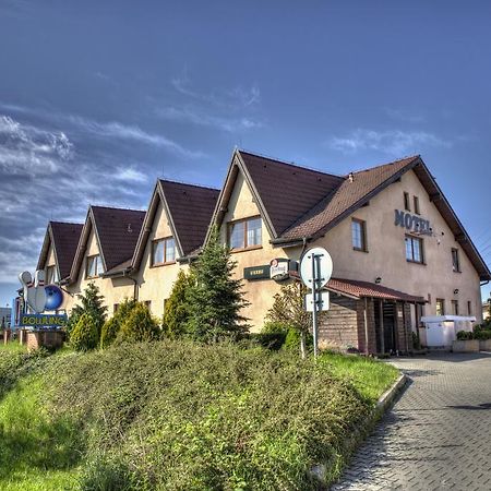 Motel U Krbu Vestec  Buitenkant foto