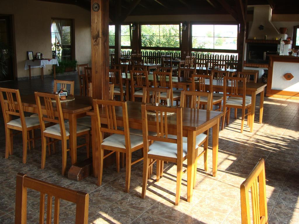 Motel U Krbu Vestec  Buitenkant foto
