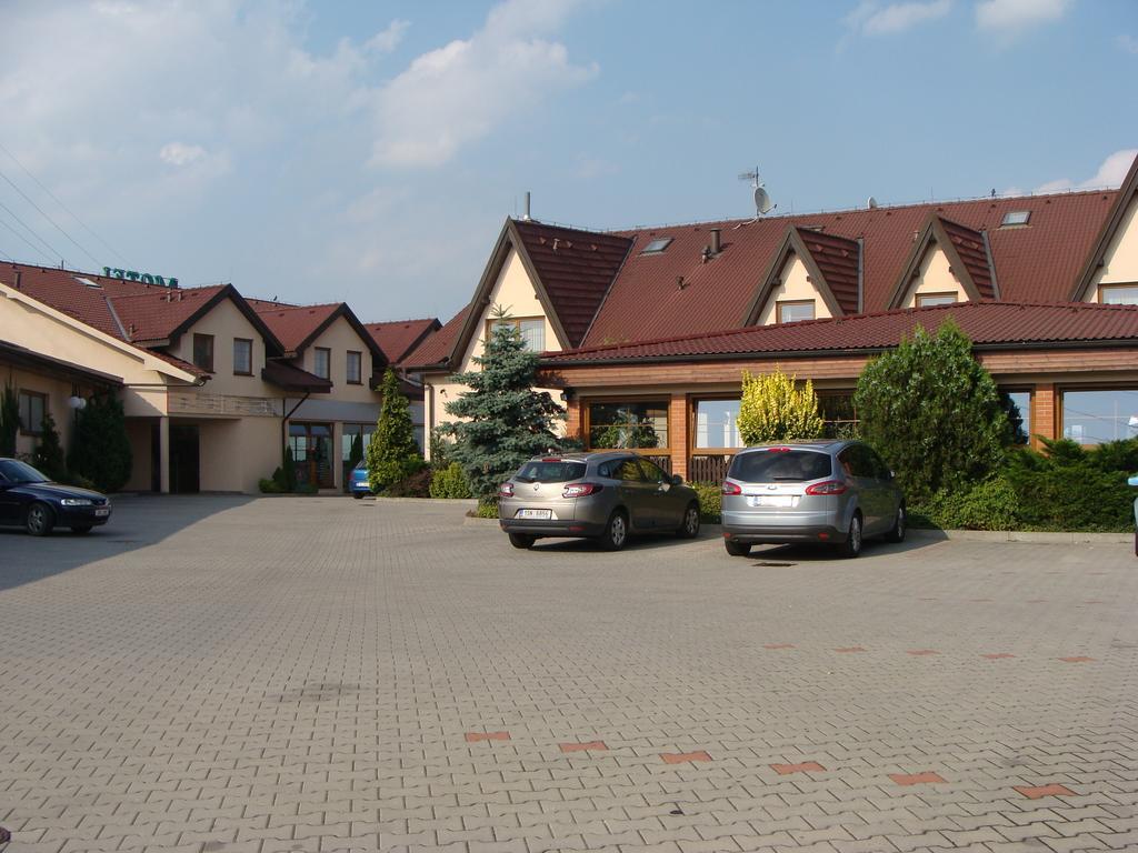 Motel U Krbu Vestec  Buitenkant foto