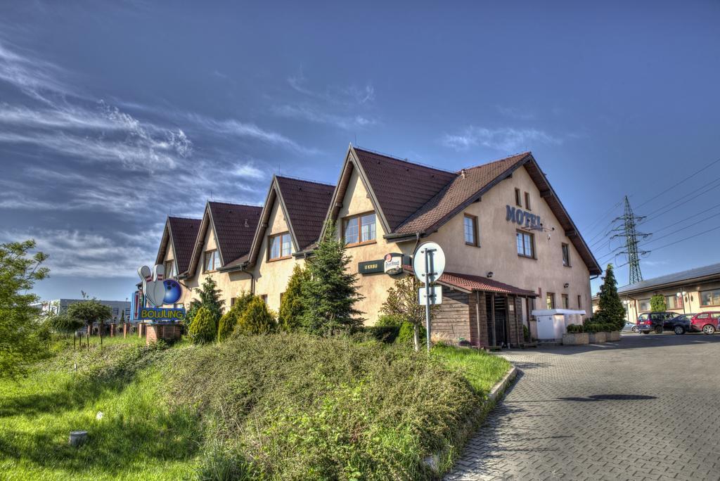 Motel U Krbu Vestec  Buitenkant foto