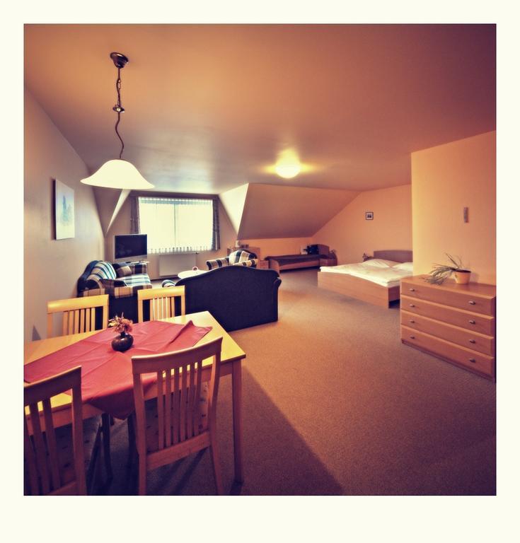 Motel U Krbu Vestec  Buitenkant foto