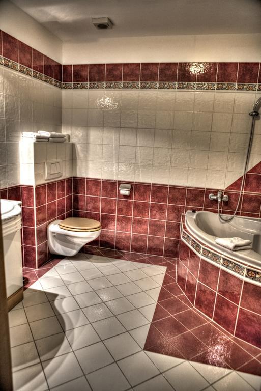 Motel U Krbu Vestec  Buitenkant foto