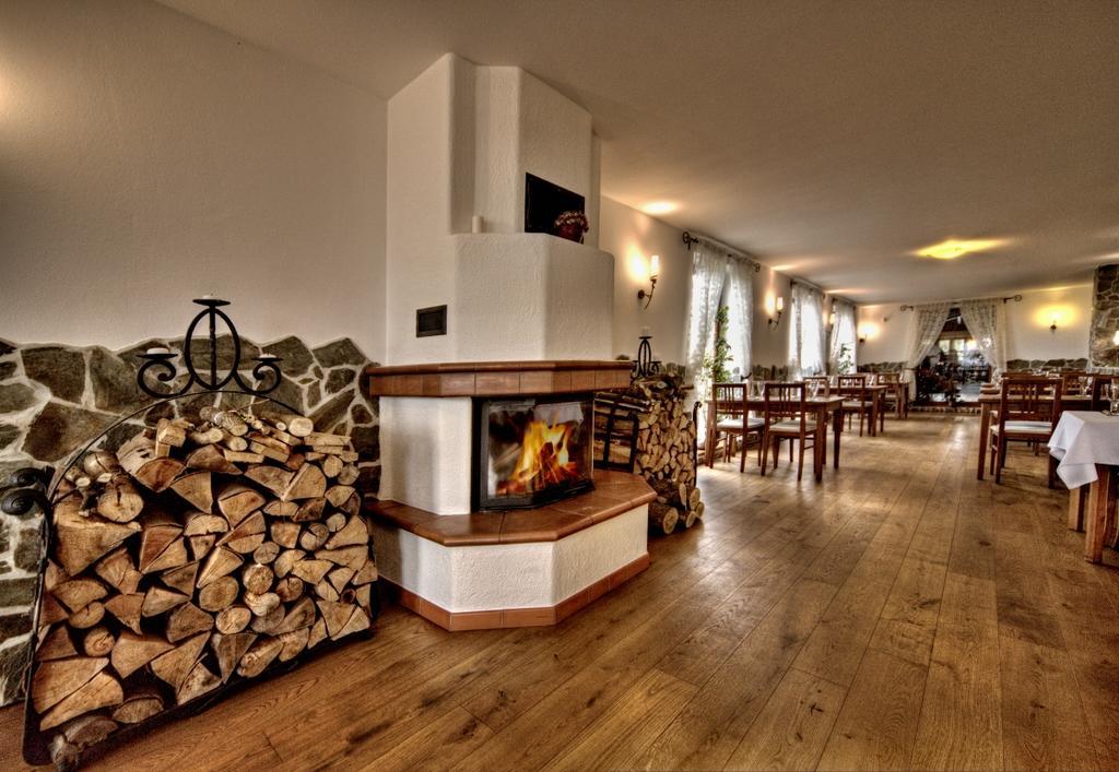 Motel U Krbu Vestec  Buitenkant foto
