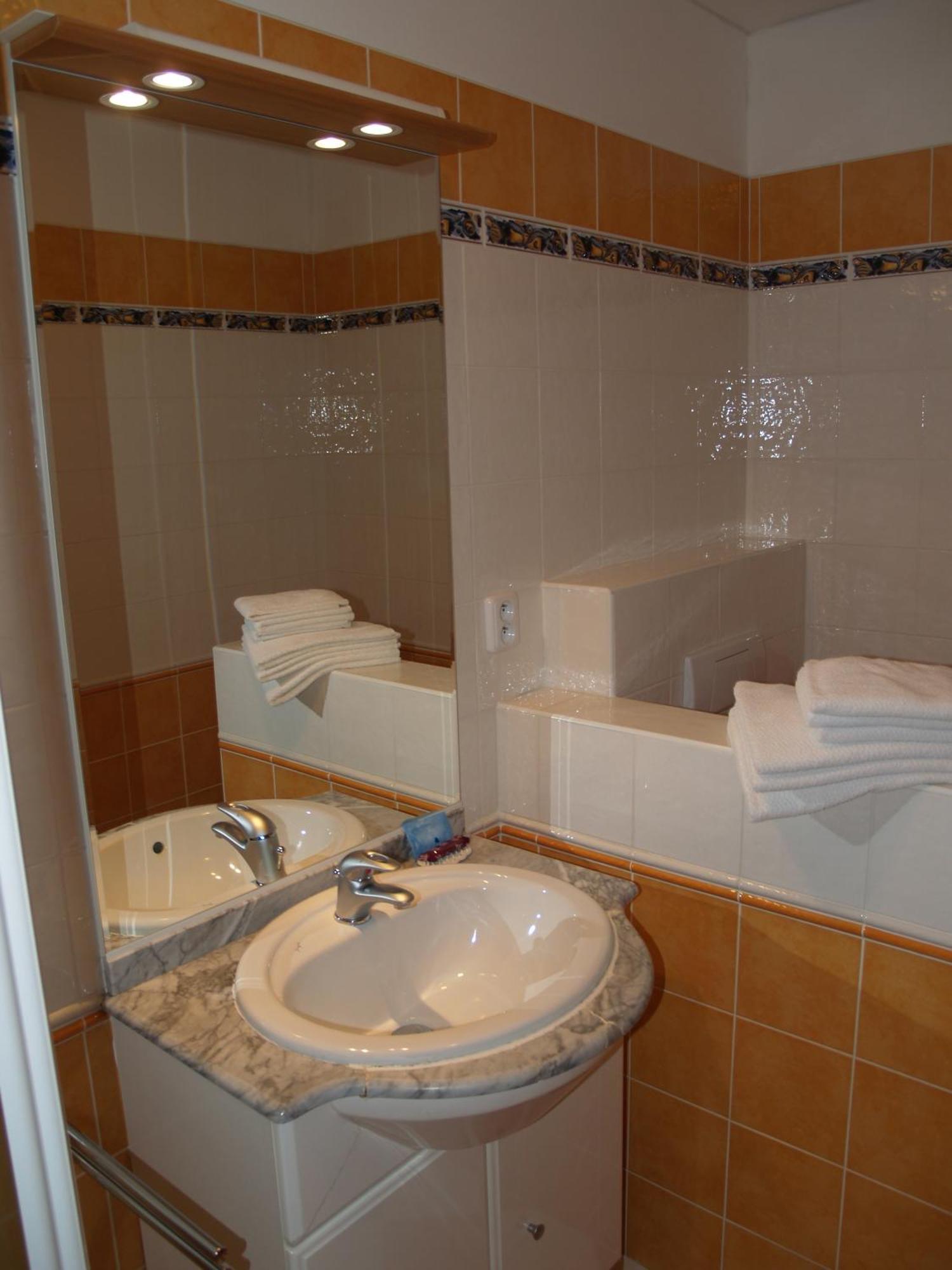 Motel U Krbu Vestec  Buitenkant foto