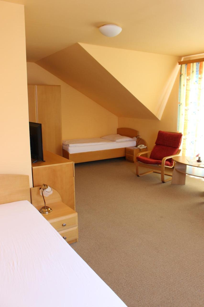 Motel U Krbu Vestec  Buitenkant foto