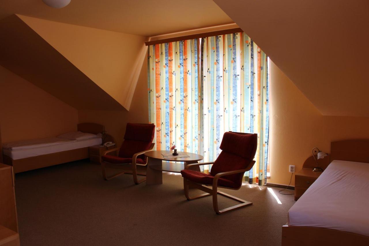 Motel U Krbu Vestec  Buitenkant foto