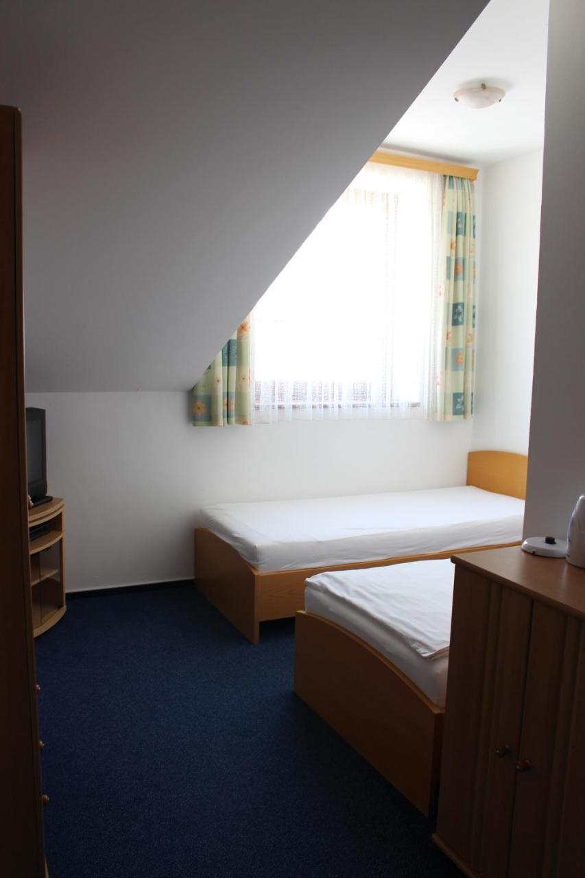 Motel U Krbu Vestec  Buitenkant foto
