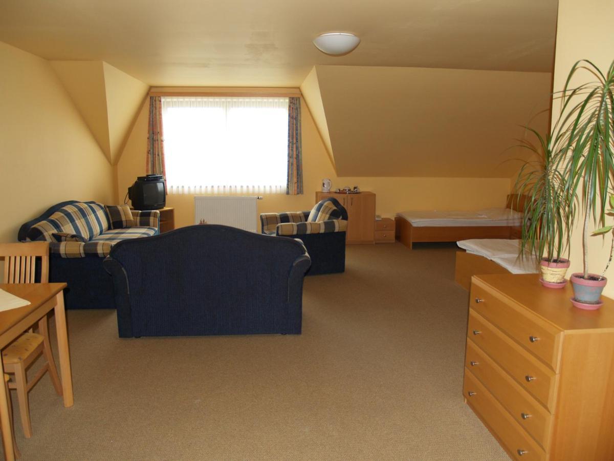 Motel U Krbu Vestec  Kamer foto